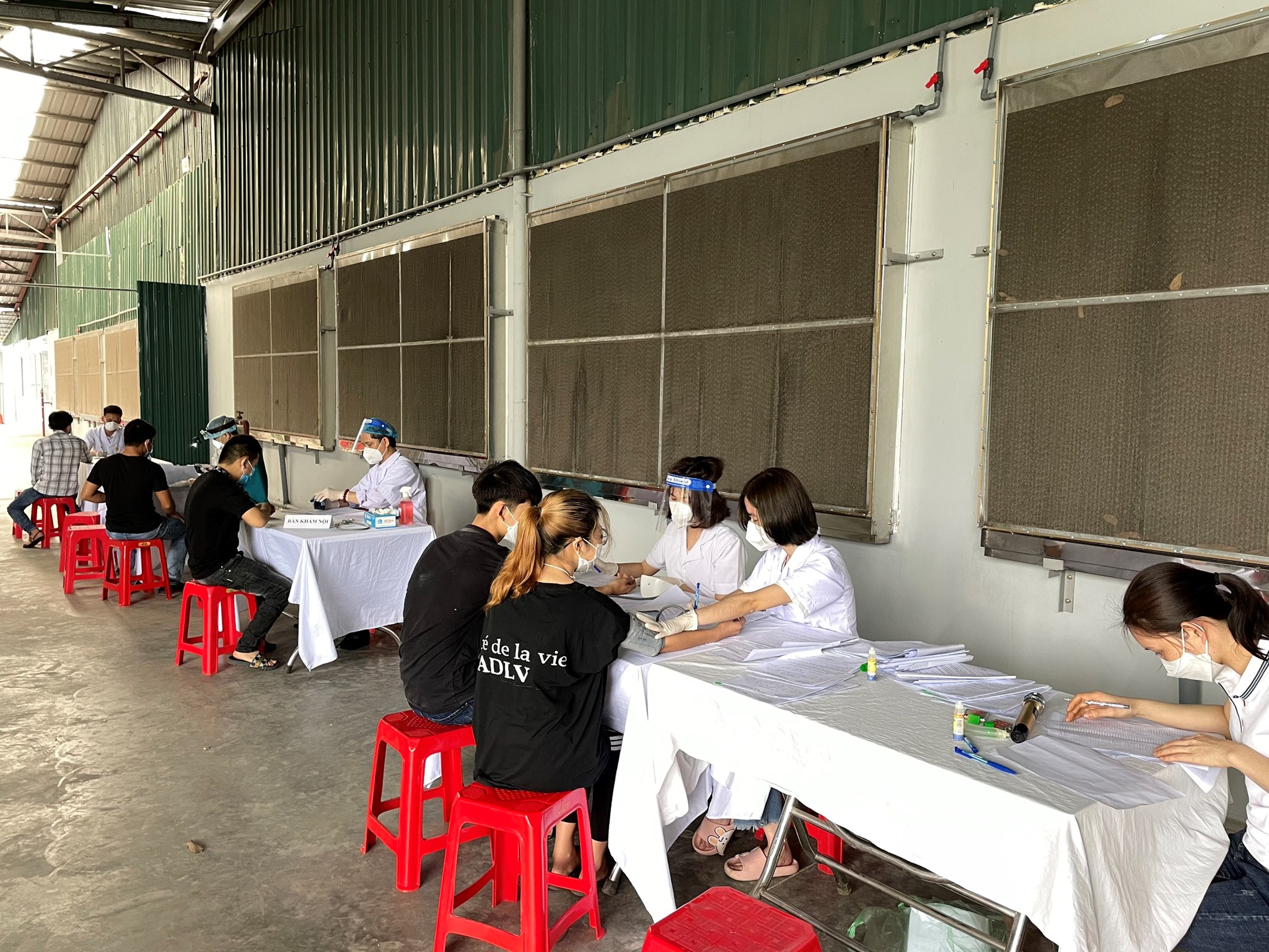 Sông Thương khám sức khỏe đầu vào định kỳ cho công nhân Công ty CP May BGG Lạng Giang